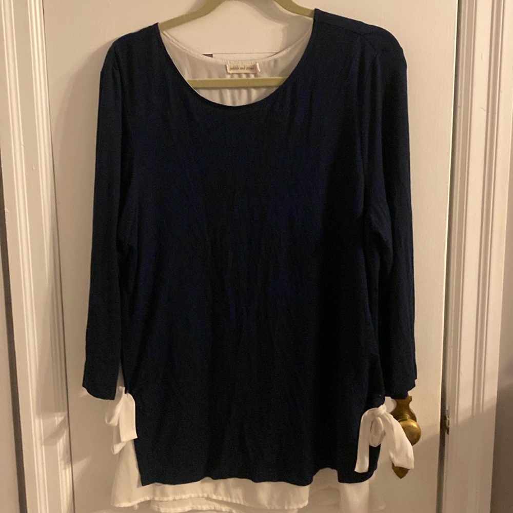 Pebble and Stone Navy and cream size XL blouse.
